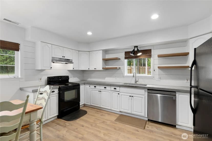 Property photo for 91 Loafer Lane, Port Angeles photo 7