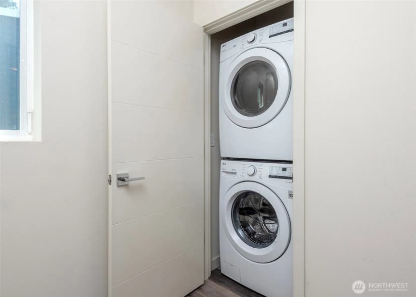 Property photo for 12032 33rd Ave Ne #f, Seattle photo 27