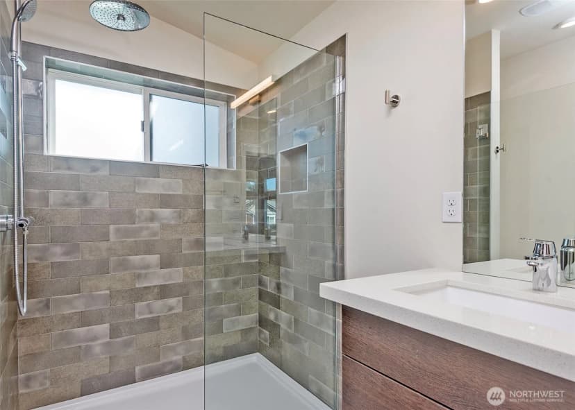 Property photo for 12032 33rd Ave Ne #f, Seattle photo 23
