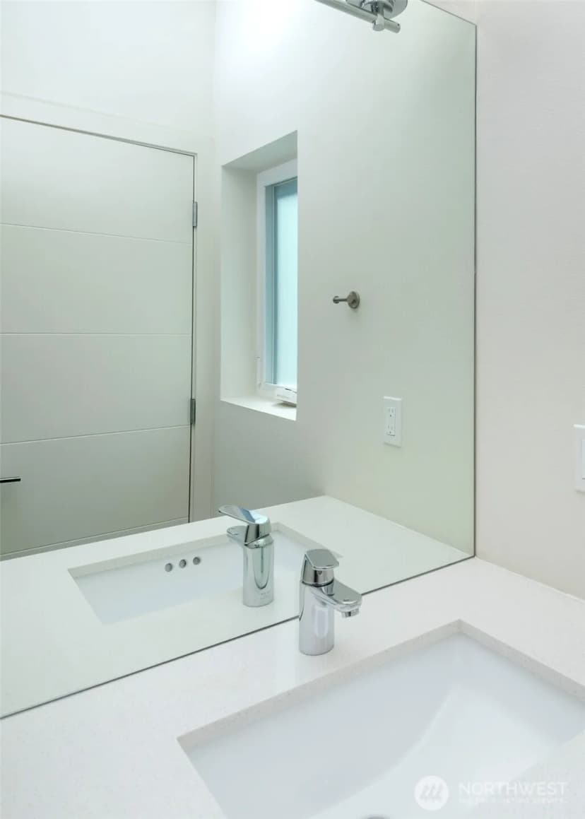 Property photo for 12032 33rd Ave Ne #f, Seattle photo 26