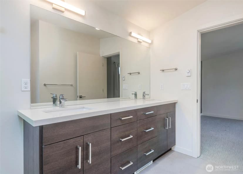 Property photo for 12032 33rd Ave Ne #f, Seattle photo 22