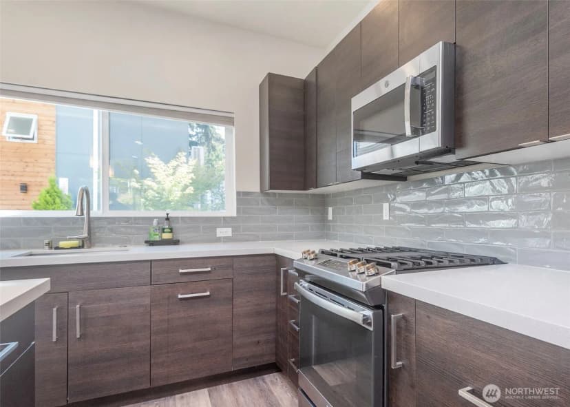 Property photo for 12032 33rd Ave Ne #f, Seattle photo 10