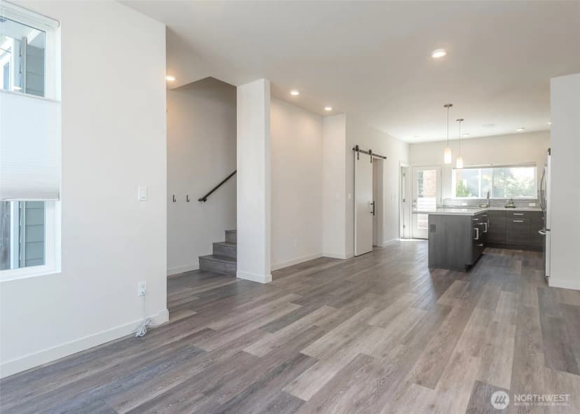 Property photo for 12032 33rd Ave Ne #f, Seattle photo 6