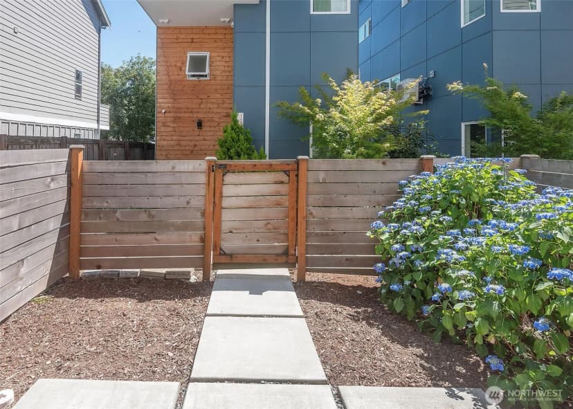 Property photo for 12032 33rd Ave Ne #f, Seattle photo 29