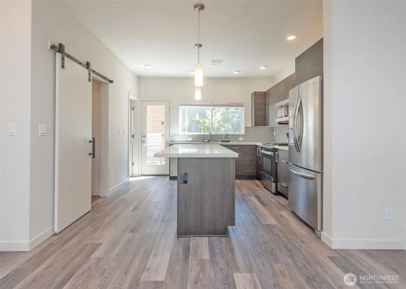 Property photo for 12032 33rd Ave Ne #f, Seattle photo 8
