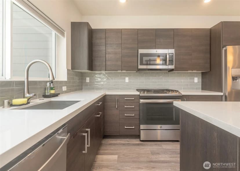 Property photo for 12032 33rd Ave Ne #f, Seattle photo 9