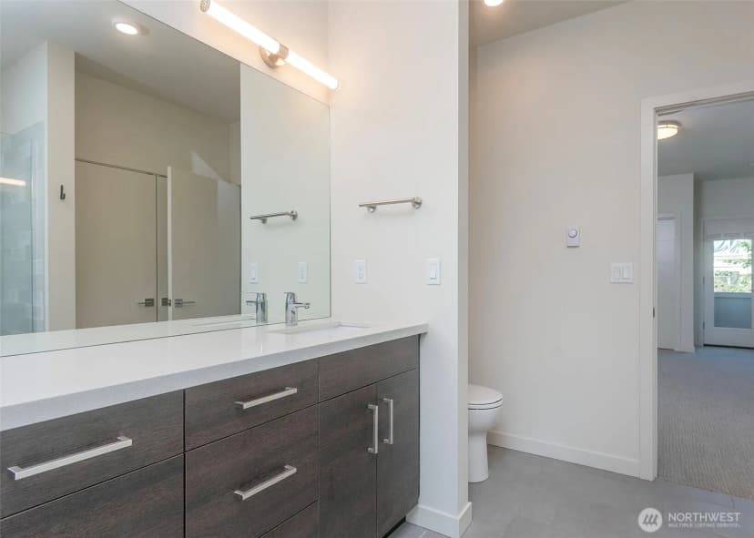 Property photo for 12032 33rd Ave Ne #f, Seattle photo 25
