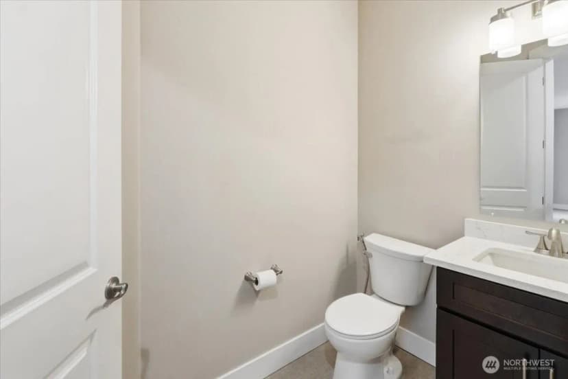 Property photo for 8316 Wildwood Avenue Sw, Lakewood photo 5