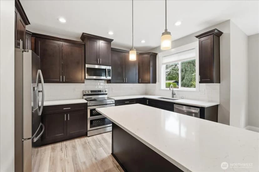 Property photo for 8316 Wildwood Avenue Sw, Lakewood photo 8