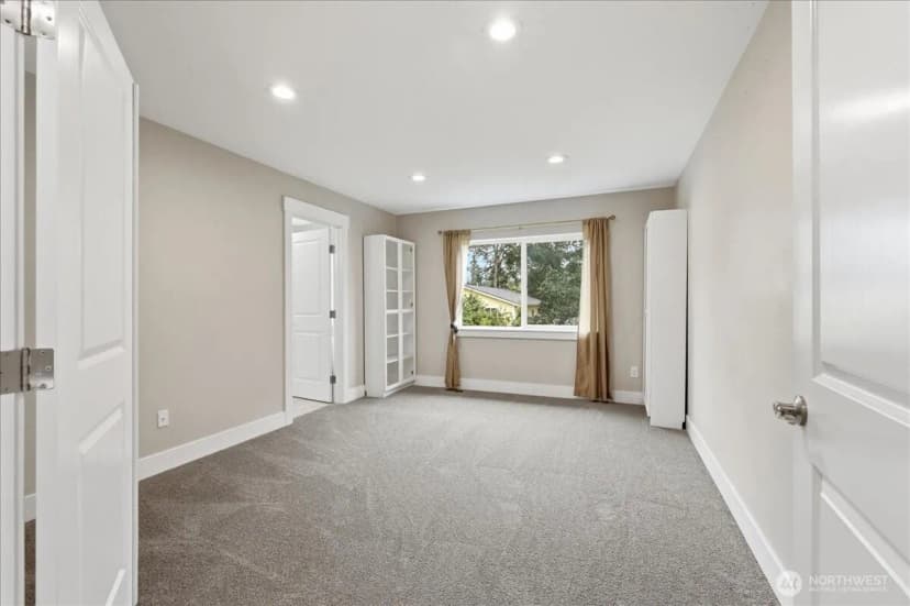Property photo for 8316 Wildwood Avenue Sw, Lakewood photo 18