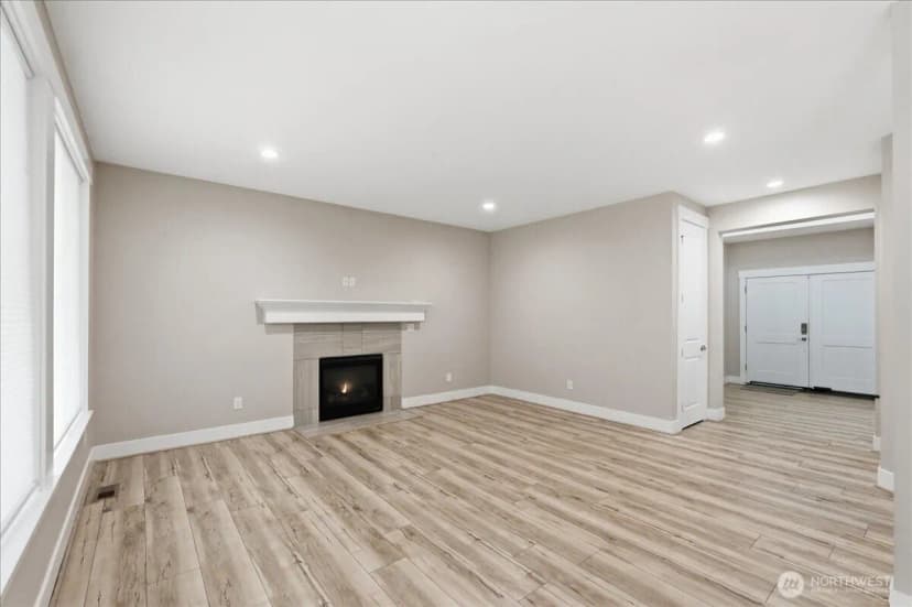 Property photo for 8316 Wildwood Avenue Sw, Lakewood photo 6