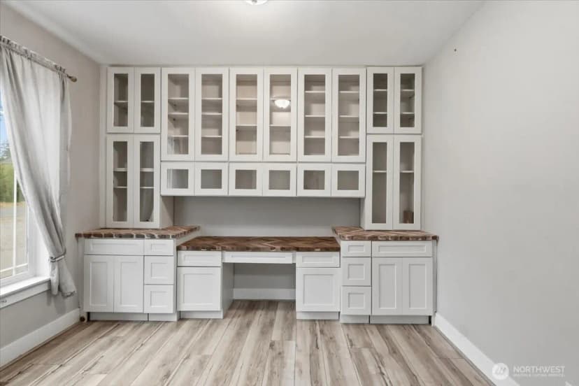 Property photo for 8316 Wildwood Avenue Sw, Lakewood photo 4