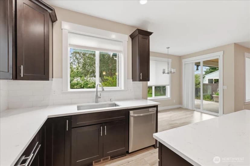 Property photo for 8316 Wildwood Avenue Sw, Lakewood photo 9