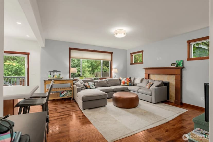 Property photo for 19036 18th Avenue Ne, Shoreline photo 8