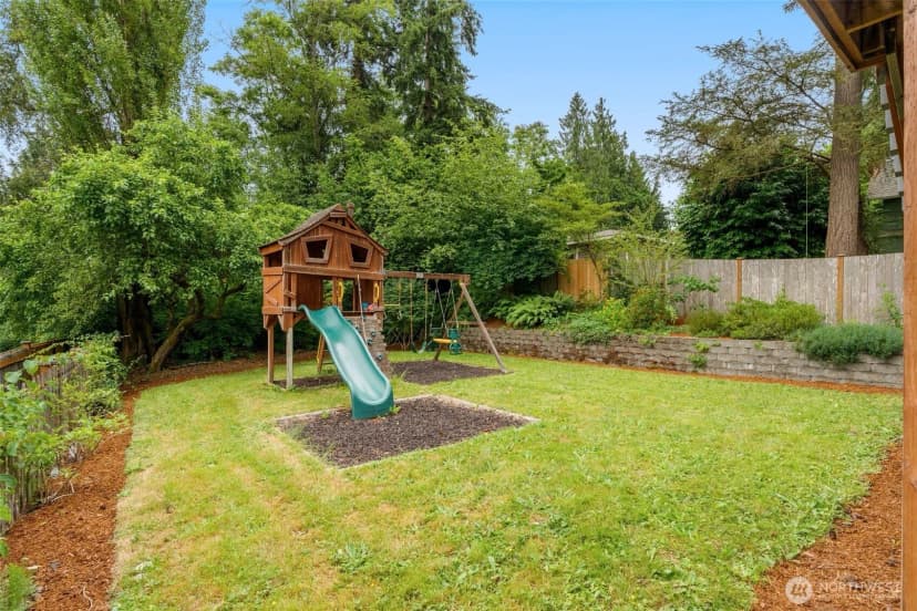 Property photo for 19036 18th Avenue Ne, Shoreline photo 25