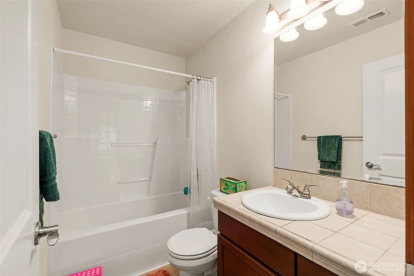 Property photo for 19036 18th Avenue Ne, Shoreline photo 15