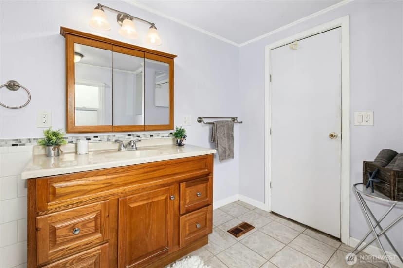 Property photo for 801 Walker Avenue, Oak Harbor photo 16