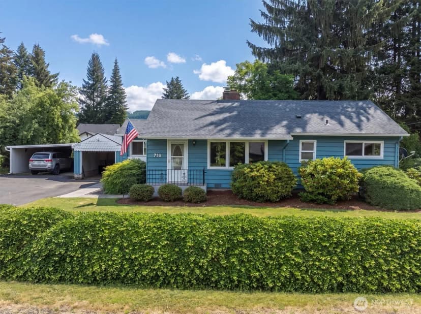 Property photo for 716 Woodard Avenue Ne, Castle Rock
