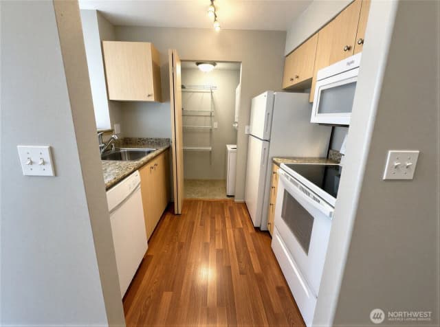 Property photo for 2818 Grand Avenue #b407, Everett photo 5