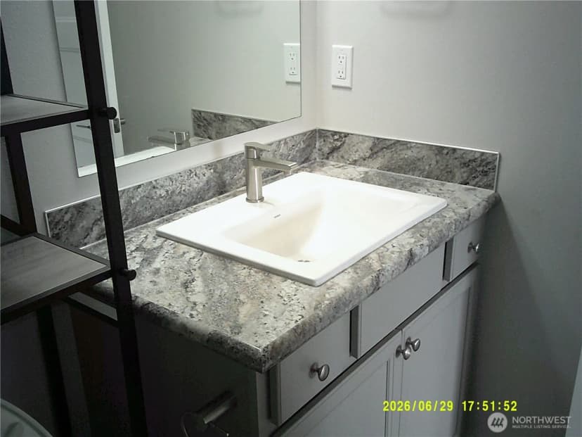 Property photo for 1621 Sw Mulberry Place #d303, Oak Harbor photo 13