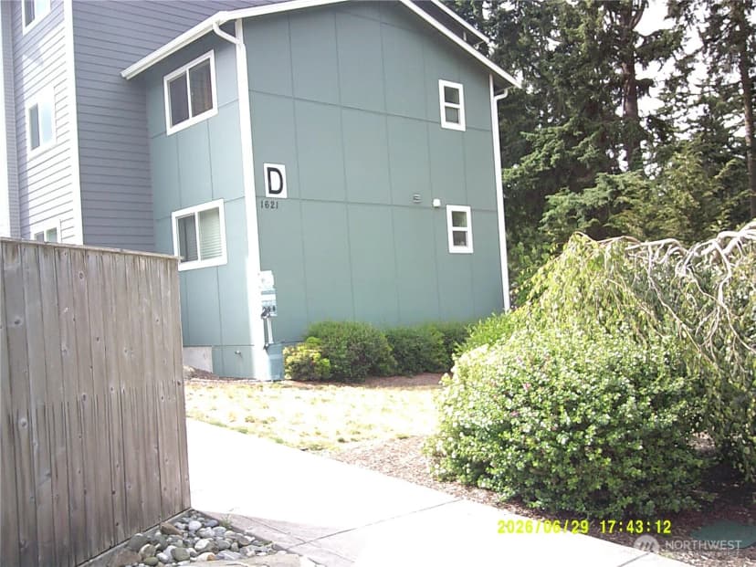 Property photo for 1621 Sw Mulberry Place #d303, Oak Harbor photo 3