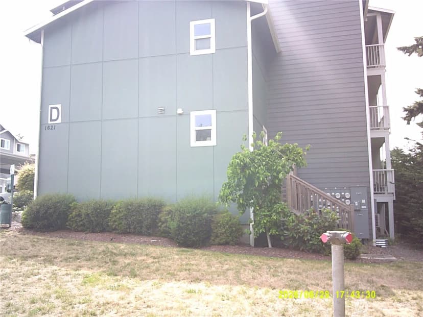Property photo for 1621 Sw Mulberry Place #d303, Oak Harbor photo 5