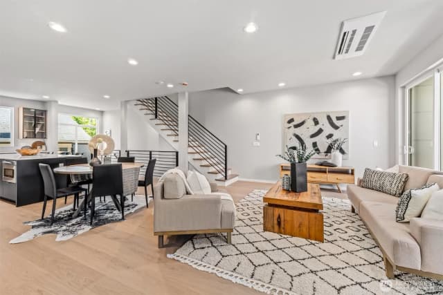 Property photo for 4464 Midvale Avenue N, Seattle photo 4