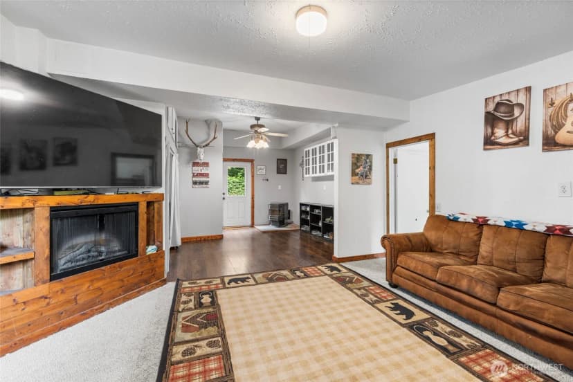 Property photo for 4059 Old Hwy 99 North Road, Burlington photo 15