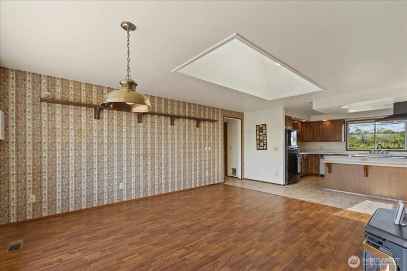 Property photo for 15727 19th Avenue Ne, Arlington photo 9