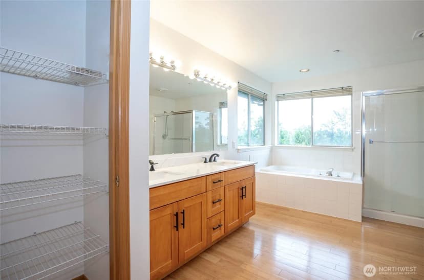 Property photo for 10103 Se 225th Place, Kent photo 23