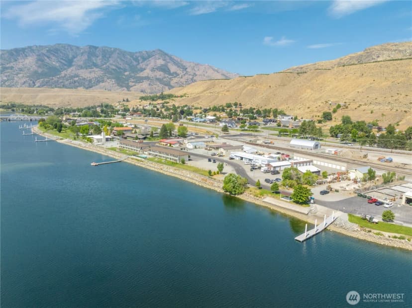 Property photo for 102 Lakeshore Drive, Pateros photo 5