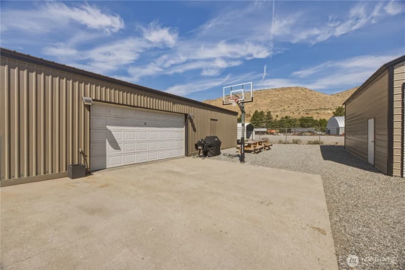 Property photo for 102 Lakeshore Drive, Pateros photo 28