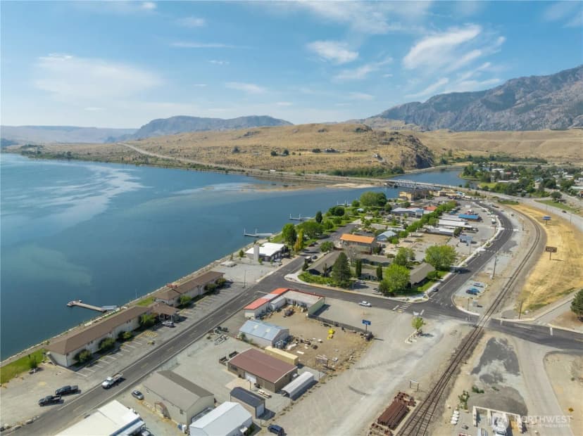 Property photo for 102 Lakeshore Drive, Pateros photo 33