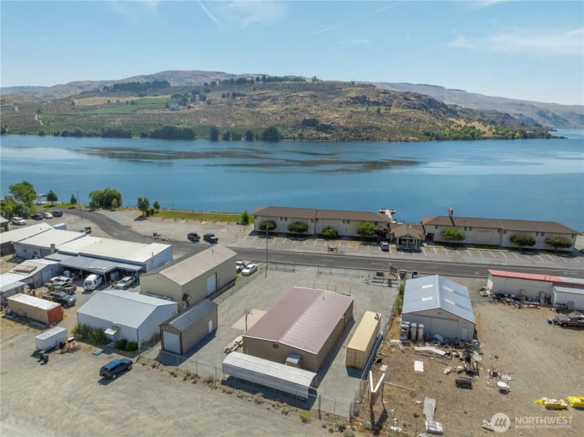 Property photo for 102 Lakeshore Drive, Pateros photo 32