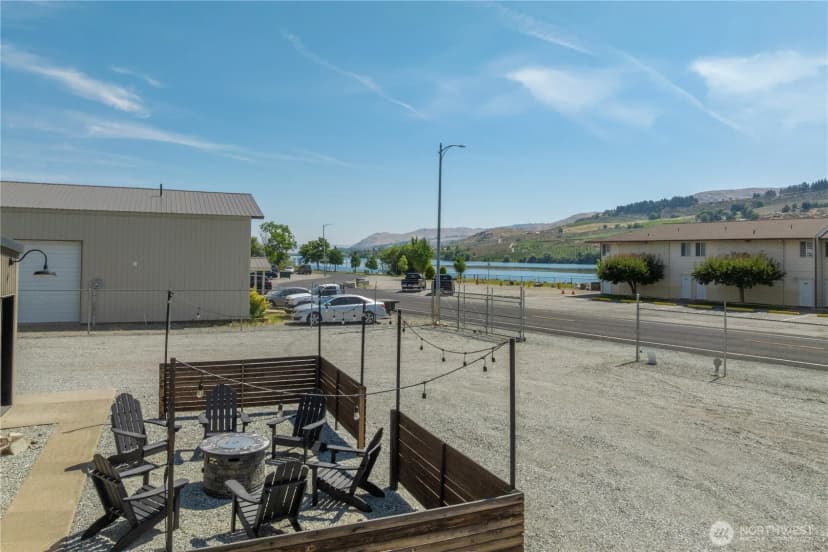 Property photo for 102 Lakeshore Drive, Pateros photo 24