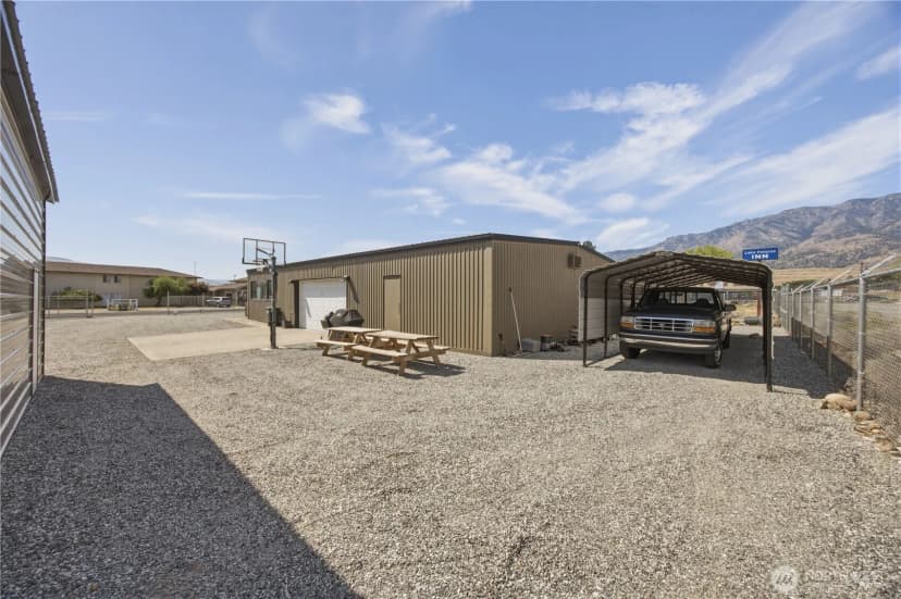 Property photo for 102 Lakeshore Drive, Pateros photo 27
