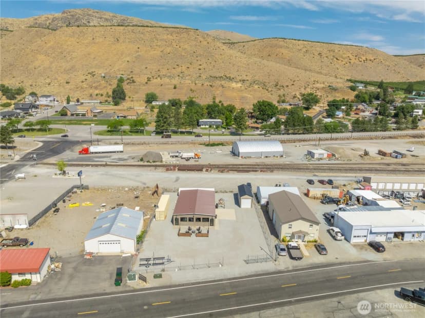 Property photo for 102 Lakeshore Drive, Pateros photo 35