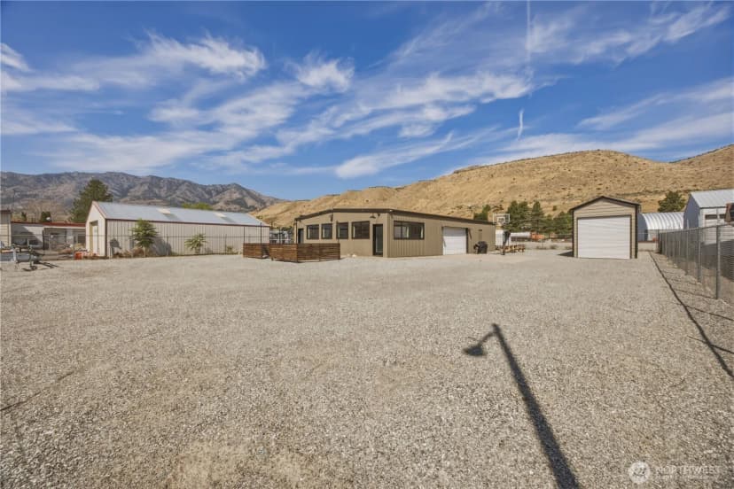 Property photo for 102 Lakeshore Drive, Pateros photo 23
