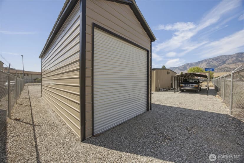 Property photo for 102 Lakeshore Drive, Pateros photo 30