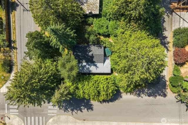 Property photo for 8255 30th Avenue Ne, Seattle photo 4