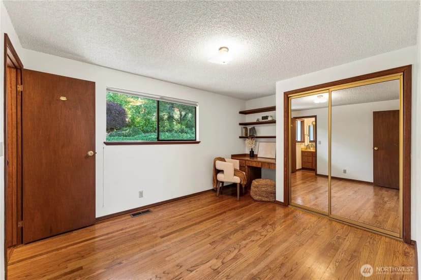 Property photo for 5937 Scenic Drive Ne, Tacoma photo 8