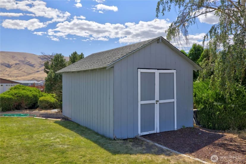 Property photo for 403 Summer Place Sw, Mattawa photo 21