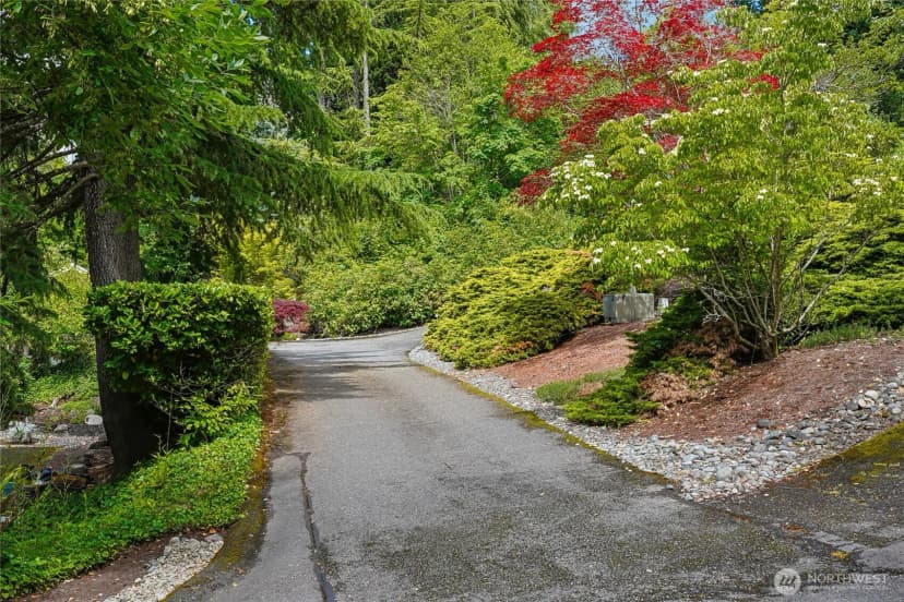 Property photo for 8114 W Mercer Way, Mercer Island photo 5