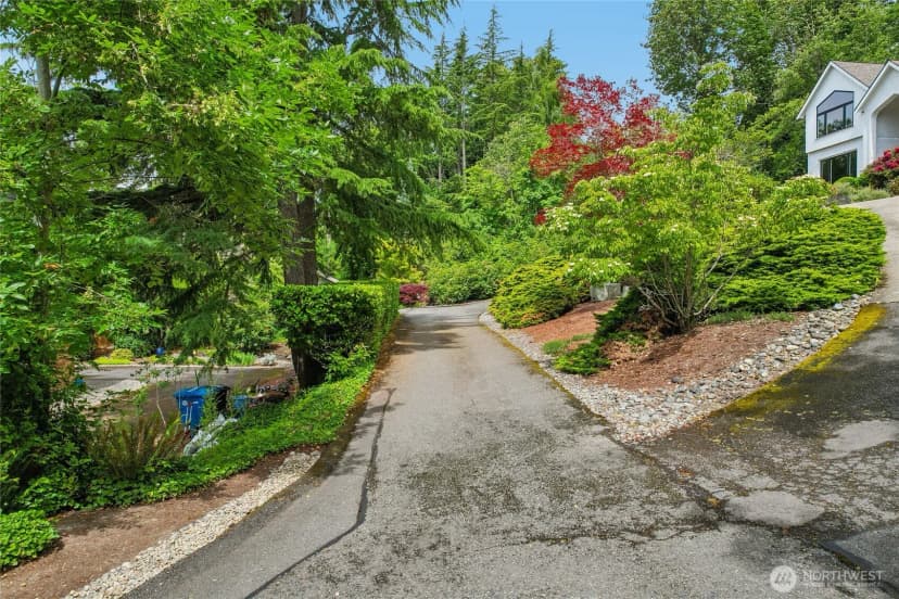 Property photo for 8114 W Mercer Way, Mercer Island photo 14