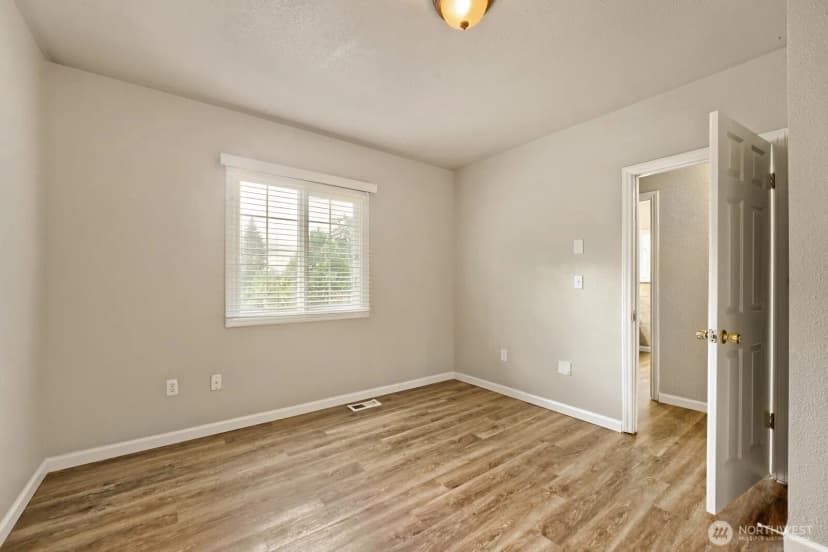 Property photo for 19401 8th Avenue S, Des Moines photo 17