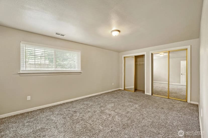 Property photo for 19401 8th Avenue S, Des Moines photo 15