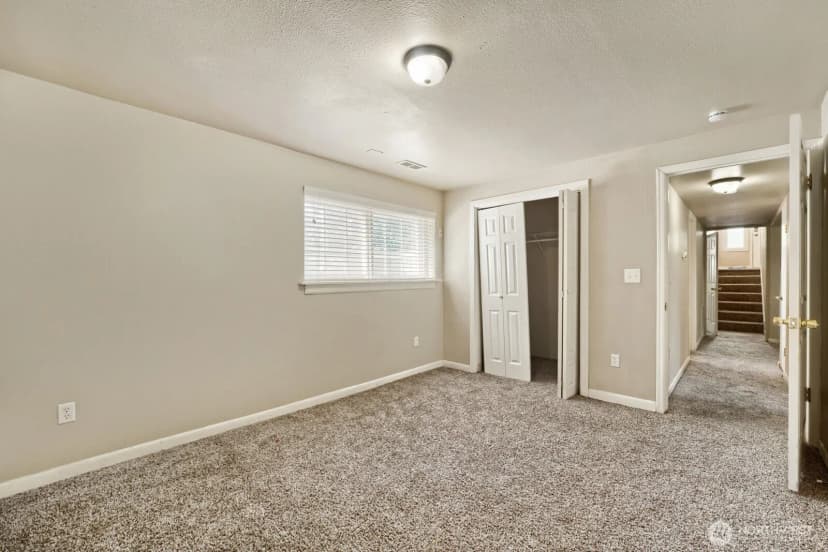 Property photo for 19401 8th Avenue S, Des Moines photo 11