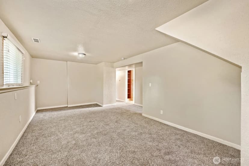 Property photo for 19401 8th Avenue S, Des Moines photo 8