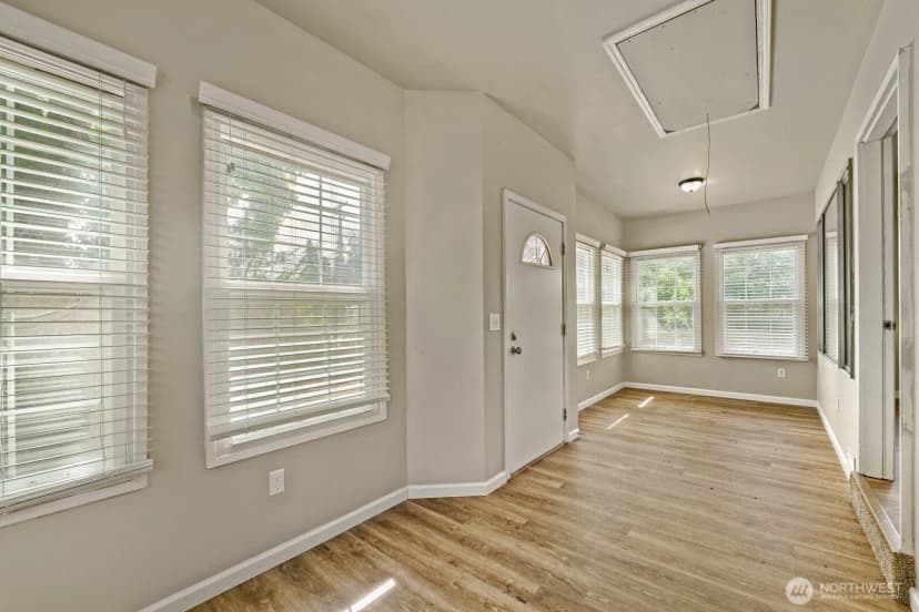 Property photo for 19401 8th Avenue S, Des Moines photo 9