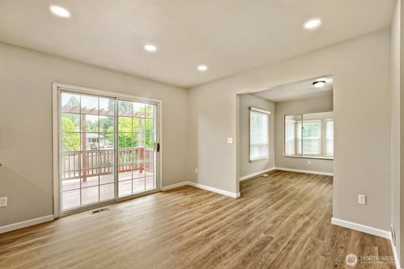 Property photo for 19401 8th Avenue S, Des Moines photo 3